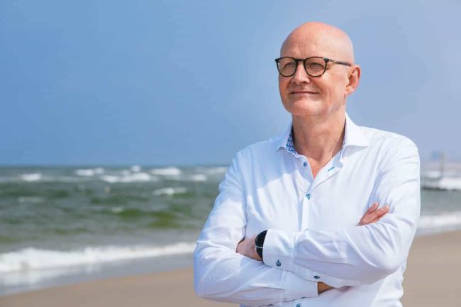 Stembevrijder Lambert aan het strand