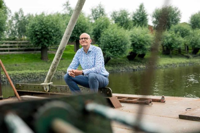 Stembevrijder, Coach zit vol vertrouwen op werkschip
