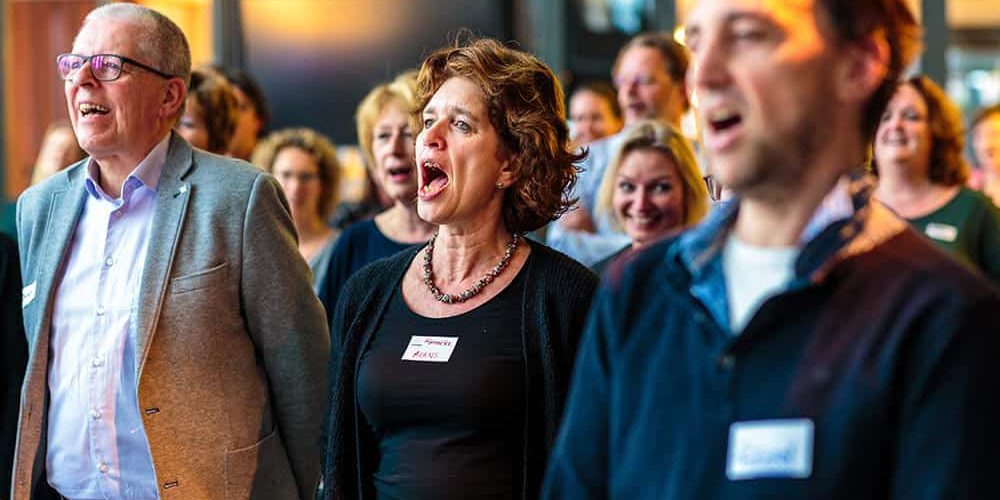 20190131-DVTO-148-149 Zingende mensen workshop teambuiding