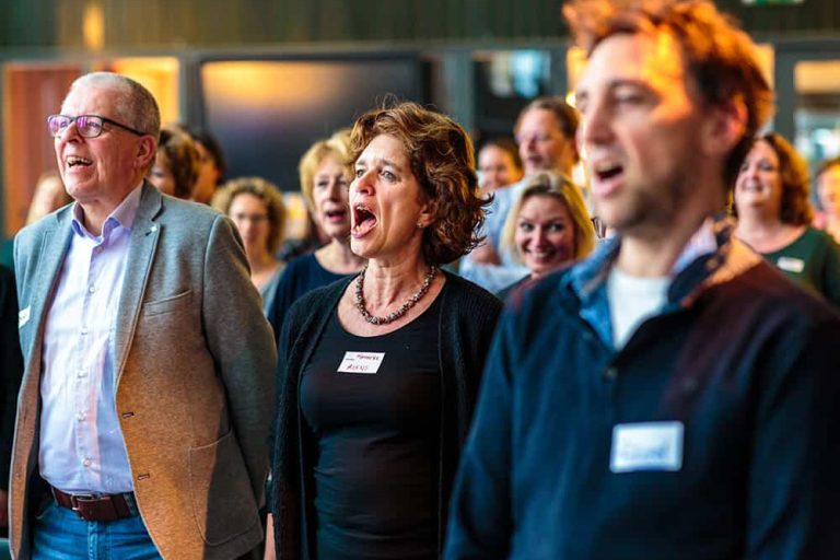 Zingende mensen workshop teambuiding