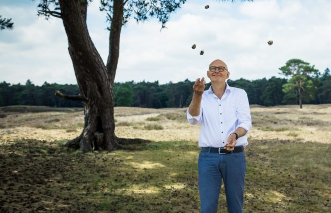 Stembevrijder, coach Lambert jongleert met denneappels