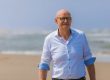 Stembevrijder Lambert aan het strand