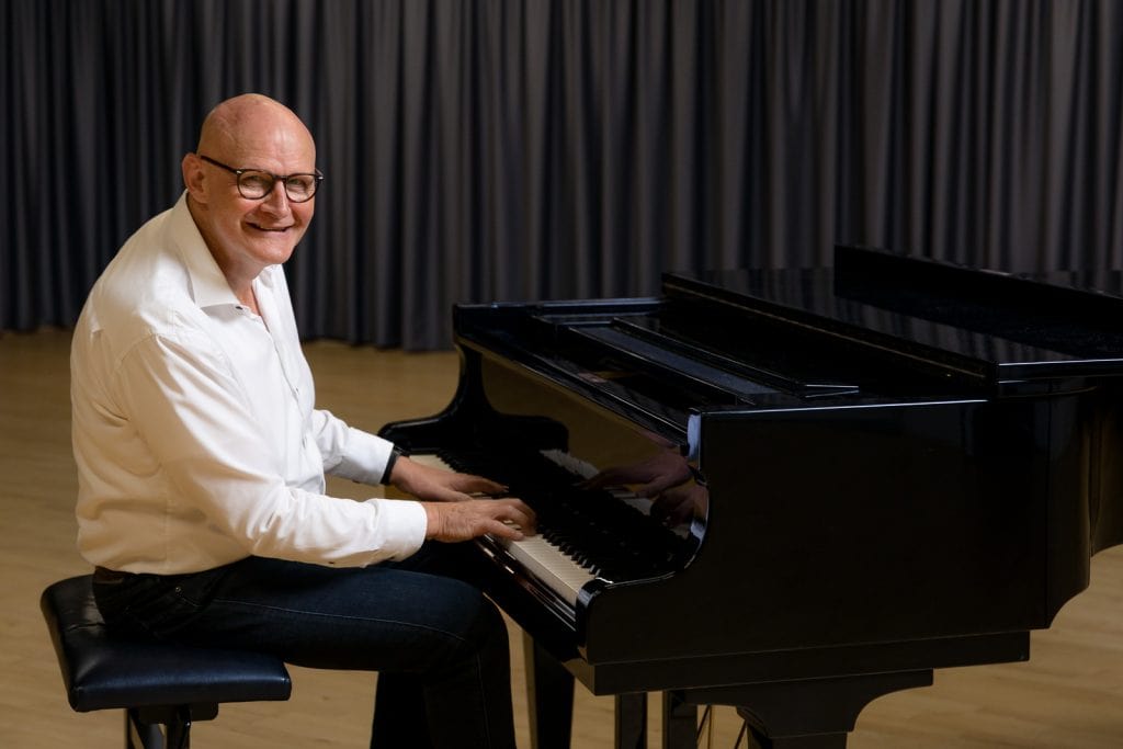 Lambert Mutsaers Lambert Mutsaers stembevrijder aan de piano
