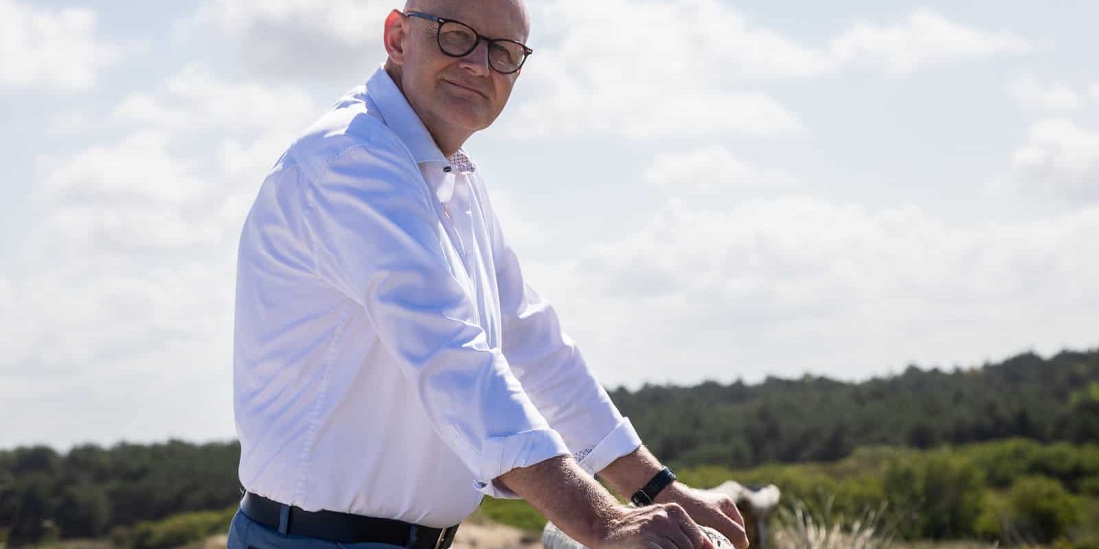 Zicht op talent Stembevrijjder Lambert kijkt uit over de duinen