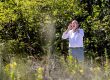 Stembevrijder Lambert roept in het bos