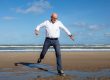 Lambert springt aan strand